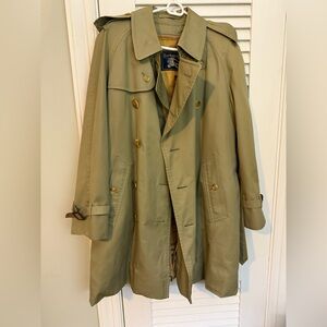 Vintage Burberry Trench. Excellent condition!